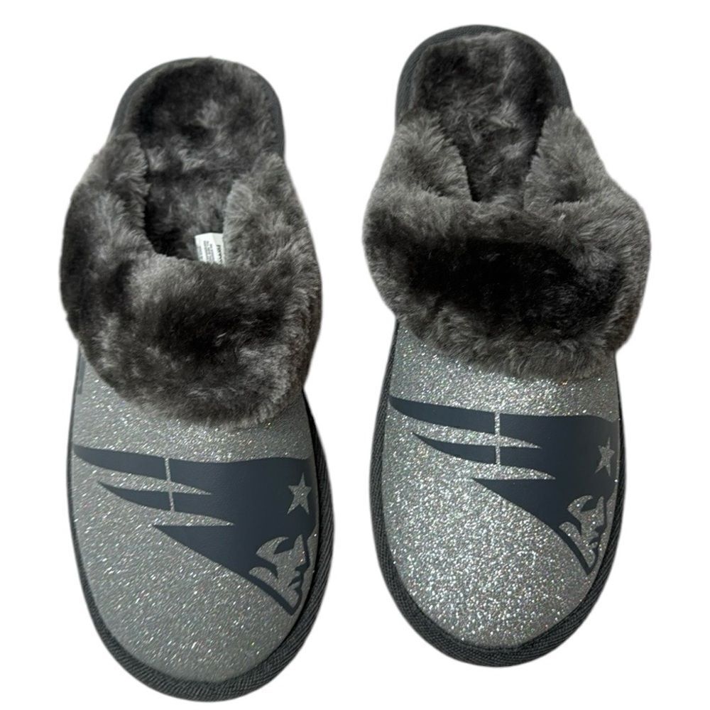 FOCO Officially Licensed Glitter Patriots Football Faux Fur Slippers. Size 9/10.